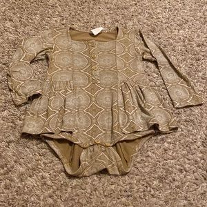 long sleeve henley ballet bodysuit golden
batik beechwood modal - 18-24m